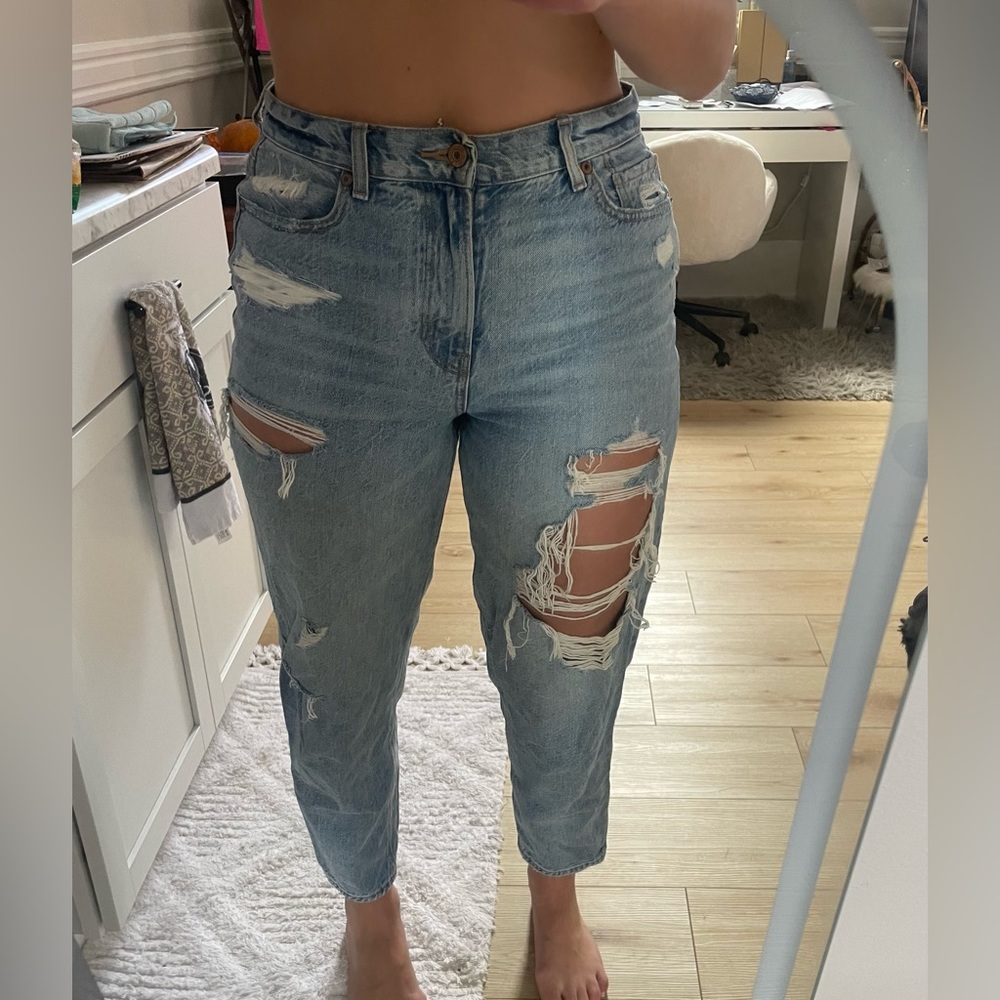 Relaxed Ripped Mom Jean - Picture 3 of 6